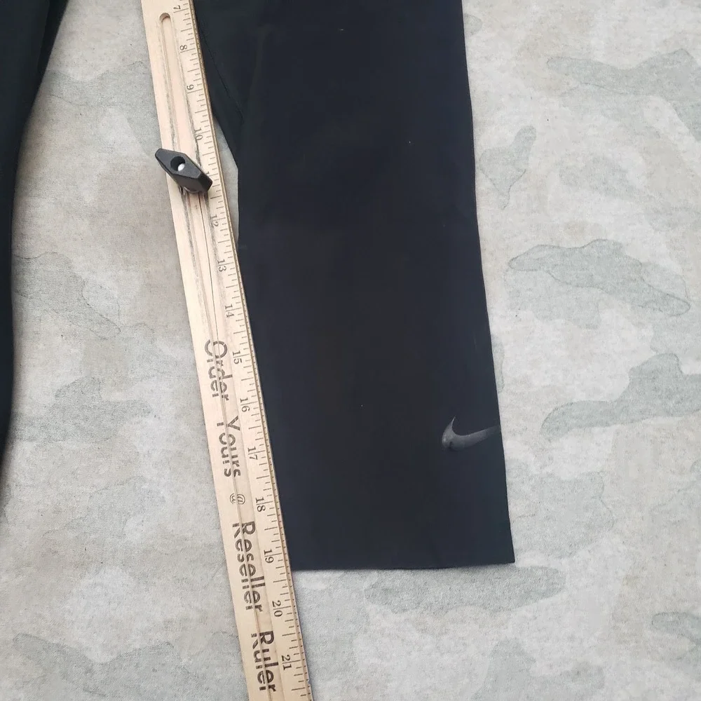 Nike Capri Leggings Womens Medium Black Dri-Fit Pull On Running Gym Yoga Outdoor
